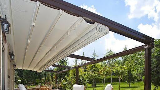 Shading Solutions: Understanding Retractable Awnings